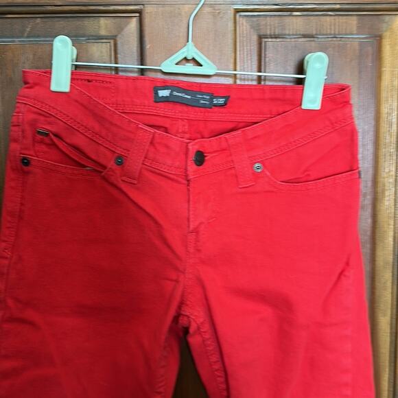 Levi's | Demi Curve Low Rise Skinny Red Jeans with Raw Hems Size 5/27 - Picture 2 of 12